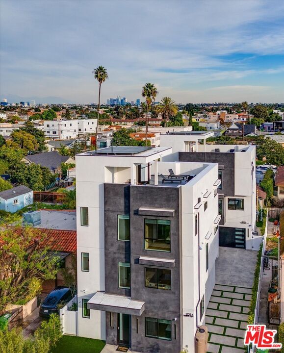 Building Photo - 2034 S Curson Ave