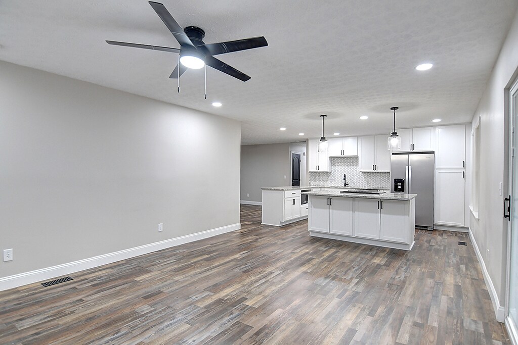 Building Photo - 1209 Nutwood Dr