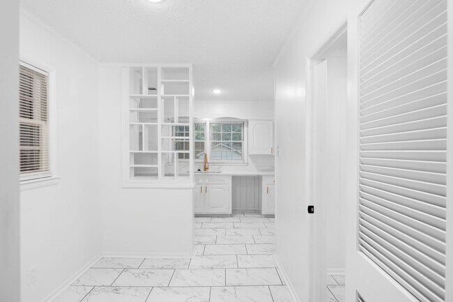 Building Photo - Recently renovated home in Whitehaven