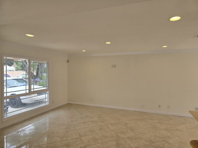 Building Photo - Comfortable 4-Bedroom Home in Peaceful Fou...