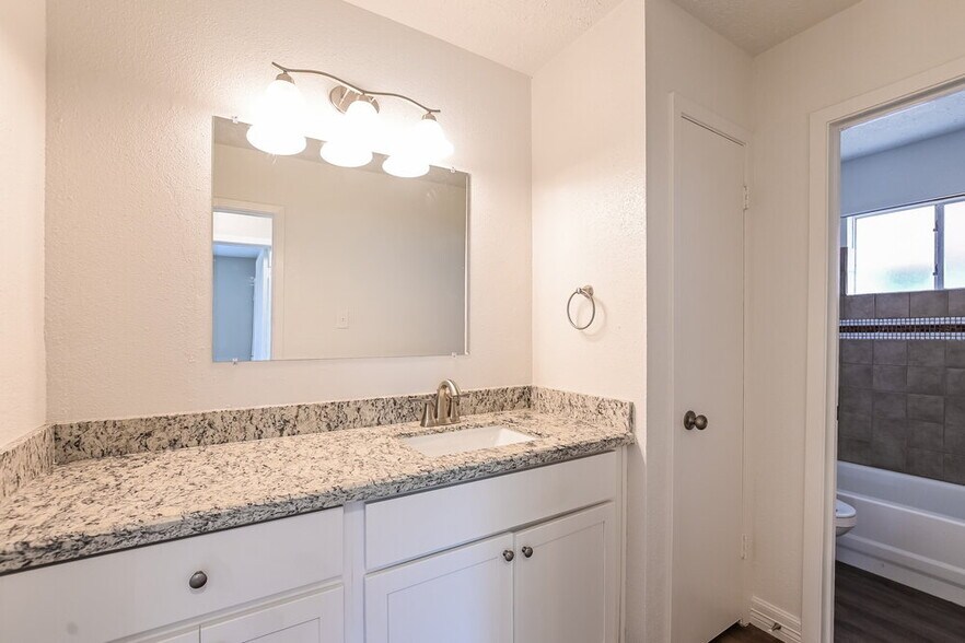 Building Photo - 2823 Woodhall Ct