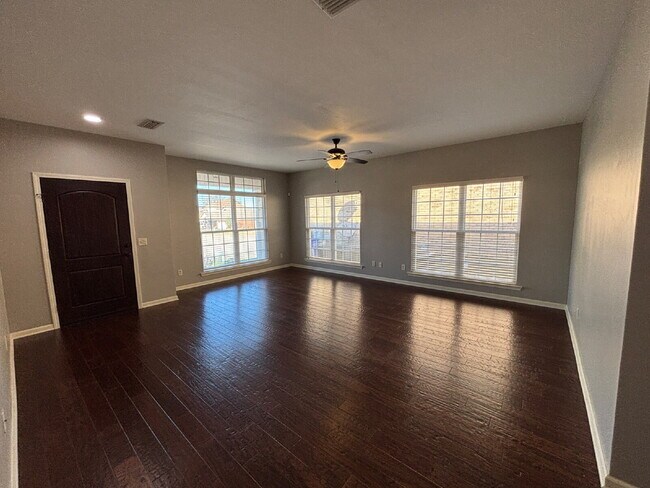 Building Photo - 241 Veritas Dr