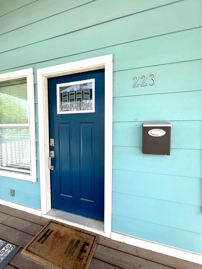 Building Photo - 3 Bedroom / 2 Bathroom super cute house for lease!