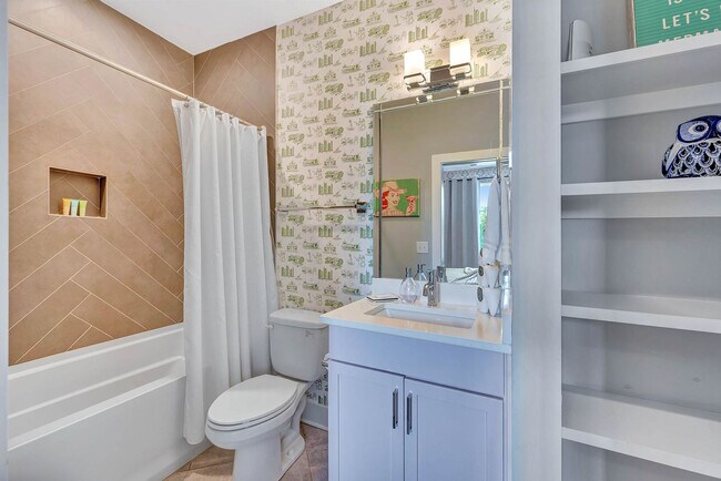 Building Photo - 2716 Delaware Ave