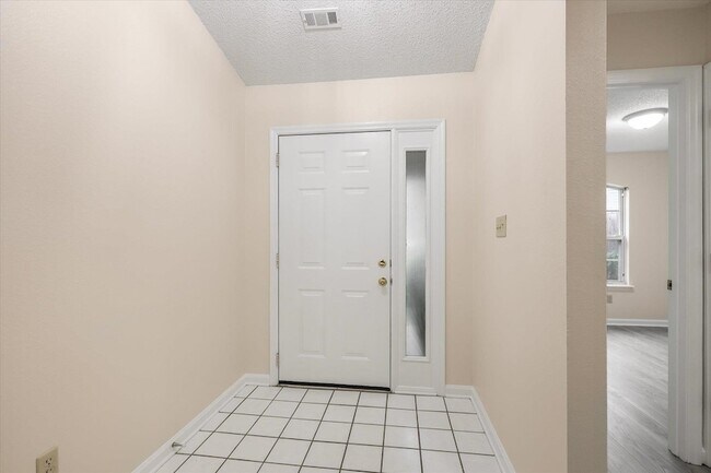 Building Photo - 3588 Wexford Ct