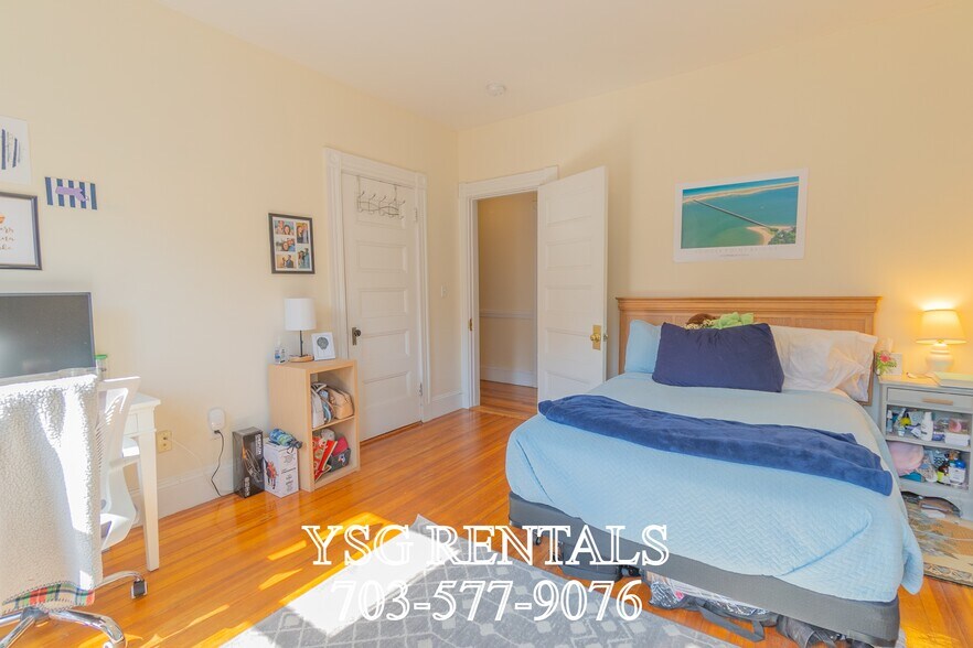 Building Photo - 102 Cypress St