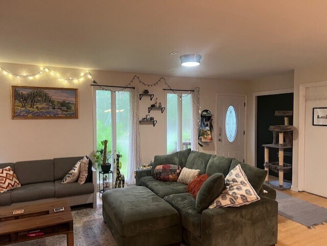 Living room - 1000 Cheviot Ave