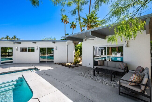 Building Photo - 1155 E Paseo El Mirador
