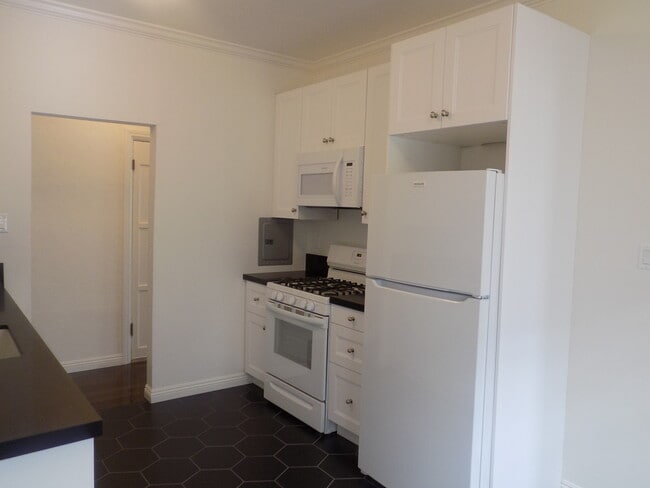 Building Photo - 109 N Clark Dr