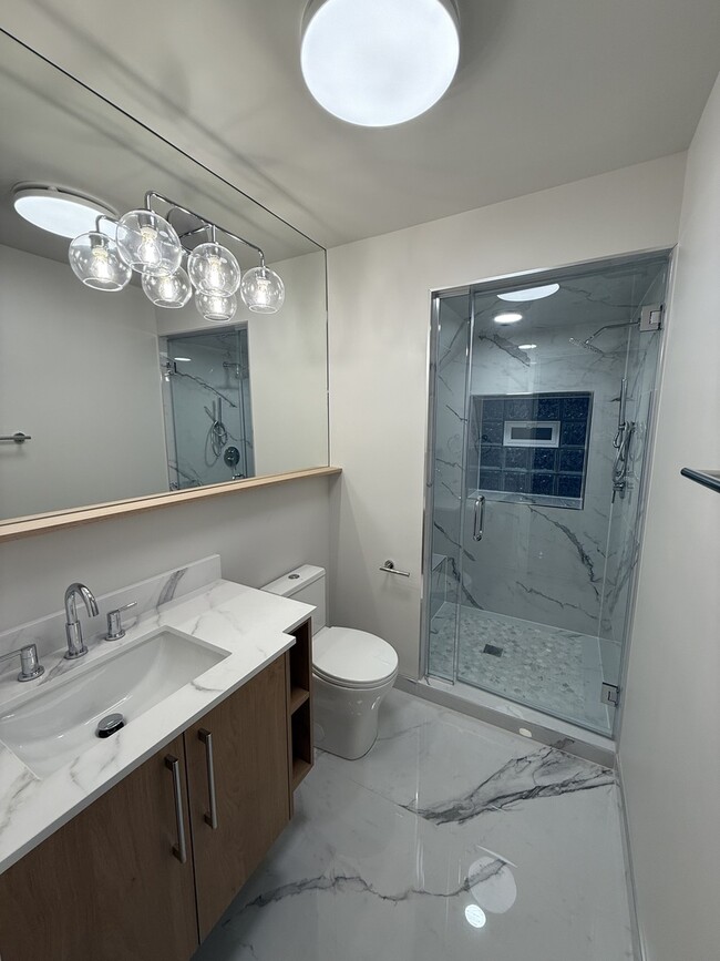 Building Photo - 1015 N California Ave