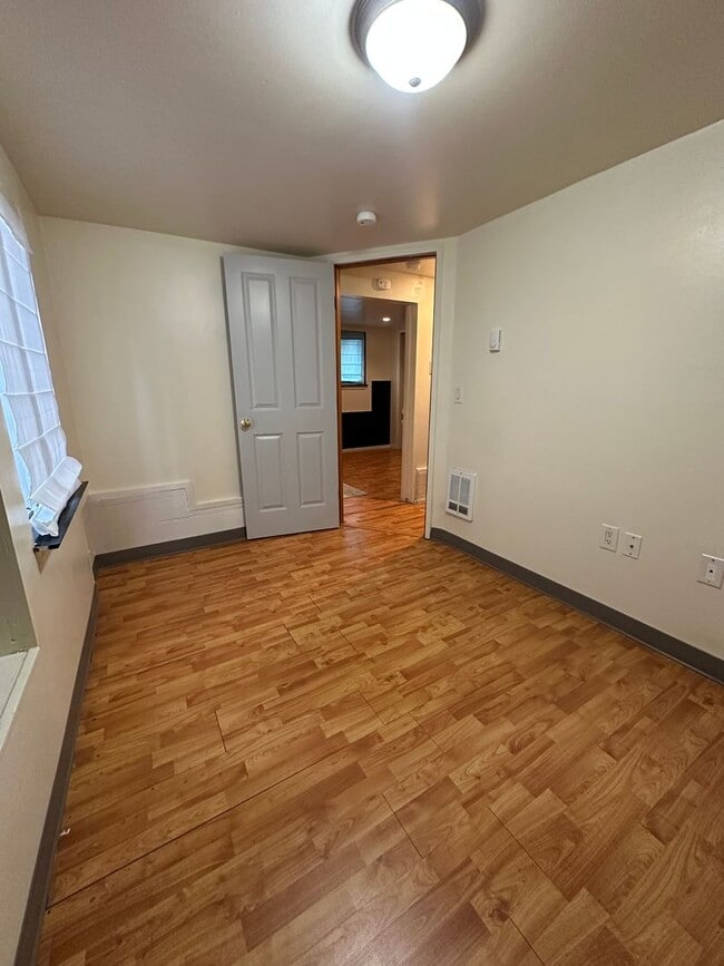 Building Photo - Cozy 2 bedroom 1 bathroom home in Everett!