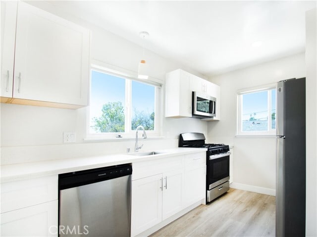 Building Photo - 2027 Vista Del Mar Ave