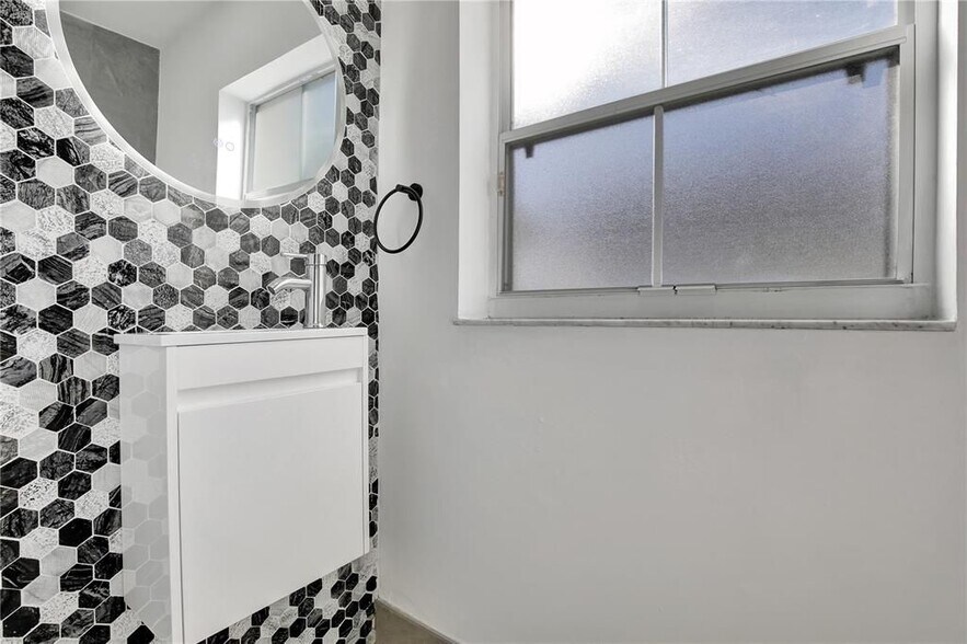 Building Photo - 5326 SW 126th Ave