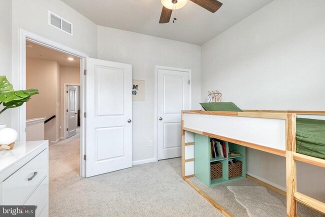 Building Photo - 2050 Hinshaw Dr