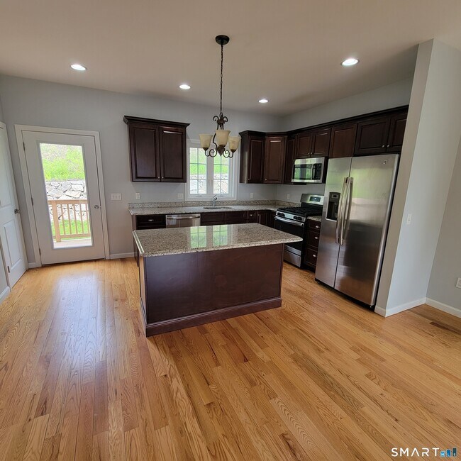 Building Photo - 19 Oak Meadows Dr