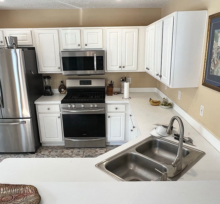 kitchen - 1009 Crest Ridge Pl SW
