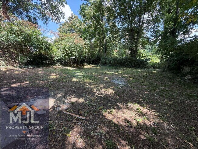 Building Photo - Updated 3 Bedroom / 1 Bath Home In KCMO *READY NOW*