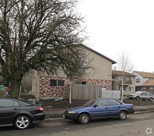 Building Photo - 2520 NE Couch St
