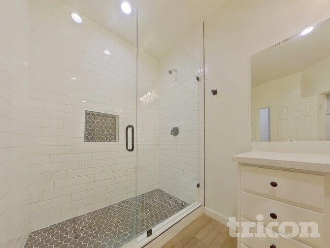 Building Photo - 109 E Mountain View Dr