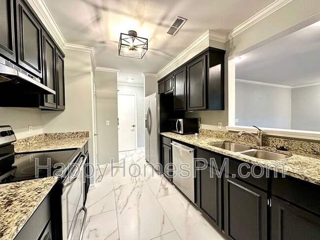 Building Photo - 1208 Village Creek Ln