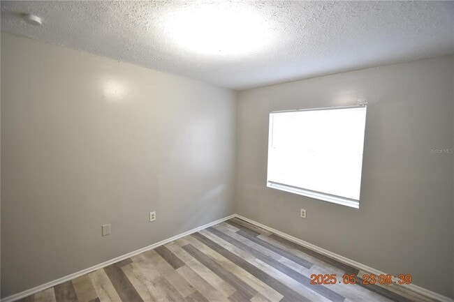 Building Photo - 10405 N Arden Ave