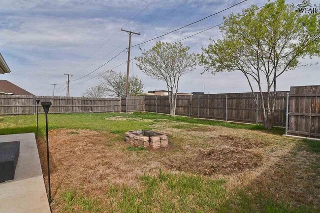 Building Photo - 5516 Chinaberry Dr
