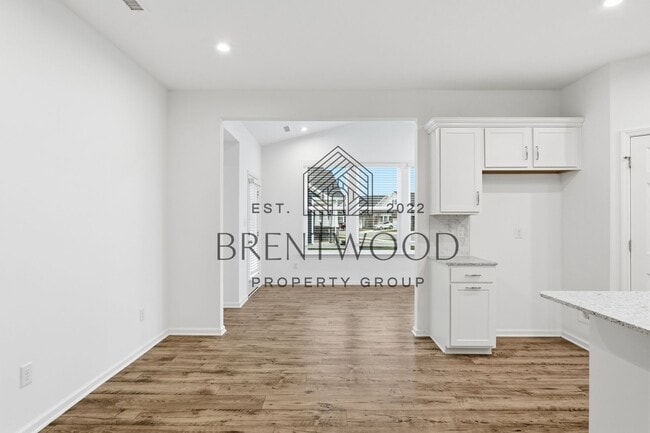 Building Photo - 3 Bed/3 Bath Home with Sunroom in Miller’s Walk – Noblesville