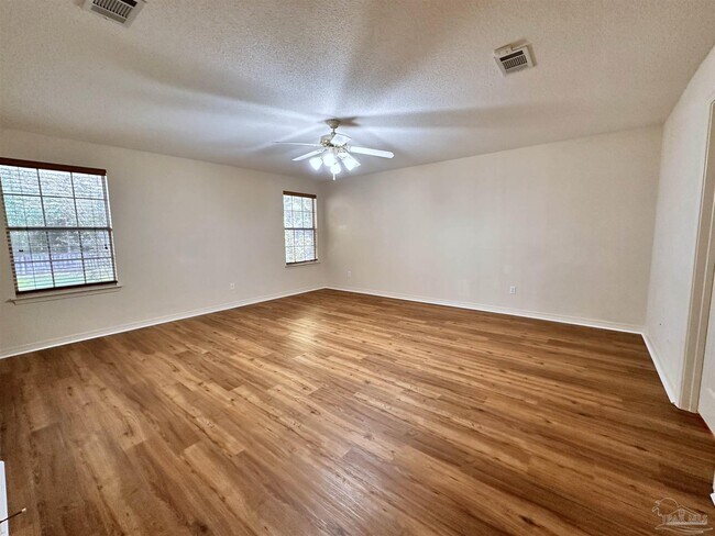 Building Photo - 1432 Roebling Tr