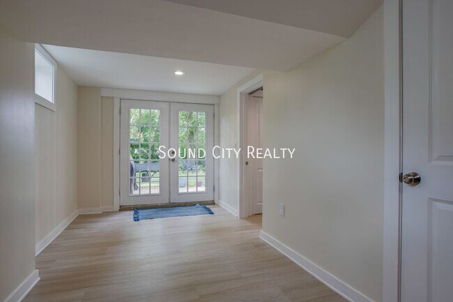 Building Photo - 2929 Emery Dr