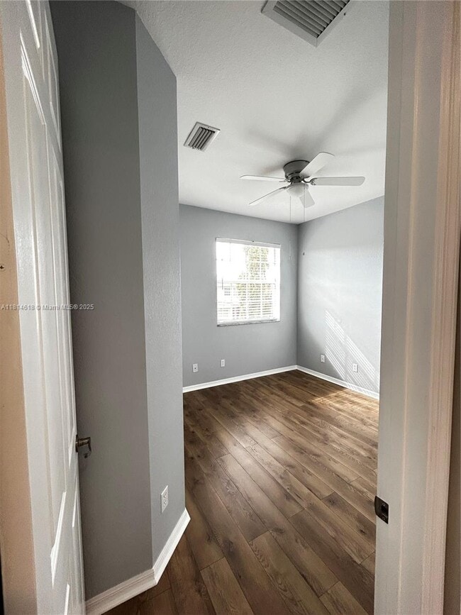 Building Photo - 9980 E Villa Cir