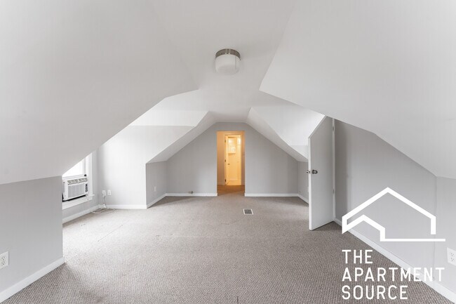 Attic - 1009 S Ridgeland Ave