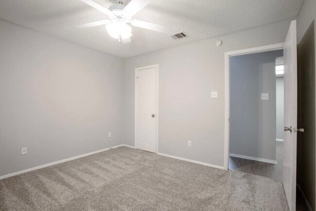 Building Photo - 4911 Menchaca Rd