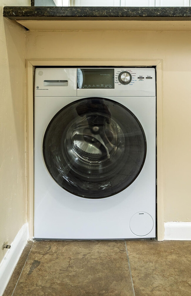 Building Photo - 750 SW 2nd St