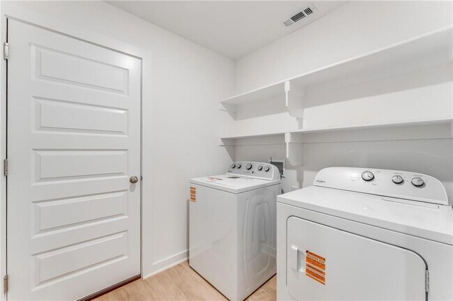 Building Photo - 114 S Maroon Ave