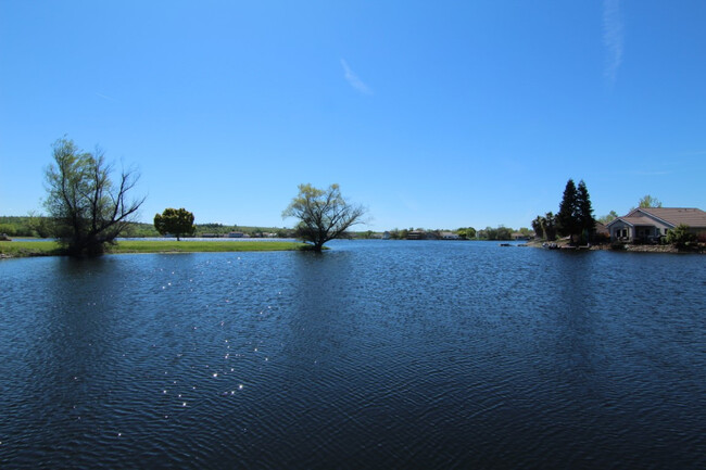 Building Photo - Lake California Home