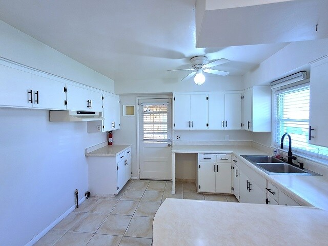 Building Photo - 220 Hunter Dr