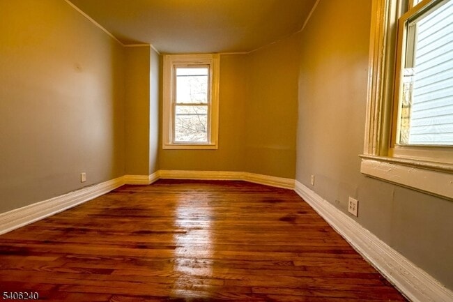 Building Photo - 106 S 11th St