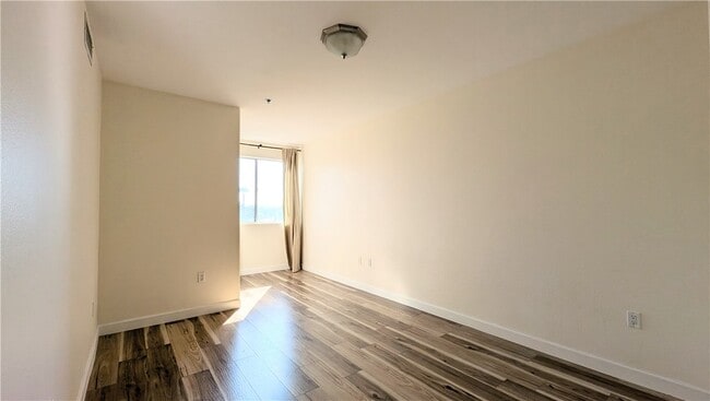 Building Photo - 580 W Main St