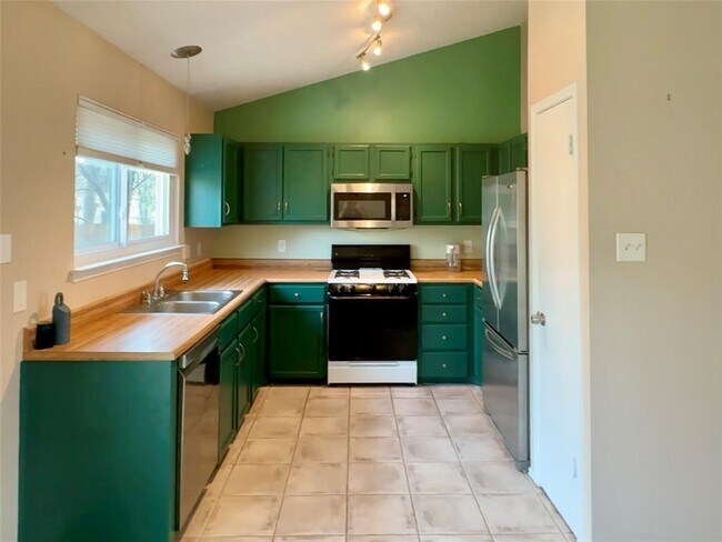 Building Photo - 8803 Palace Pkwy