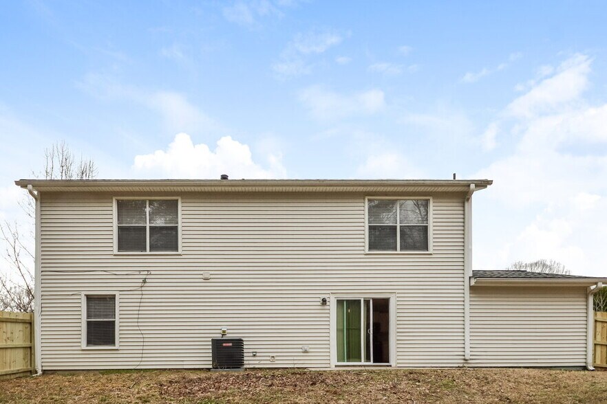 Building Photo - 1612 Picadilly Ct NE