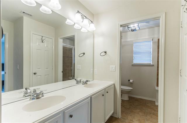Building Photo - 2212 Canterbury Park Dr