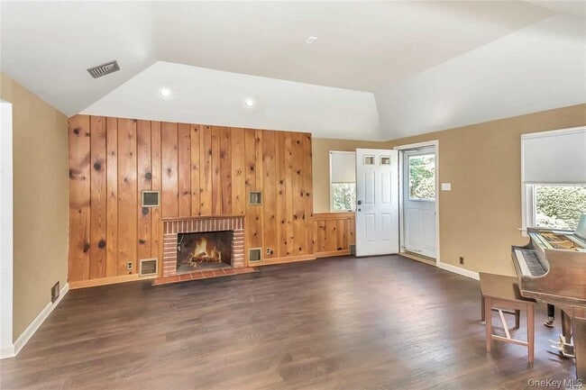 Building Photo - 25 Valentine Ave