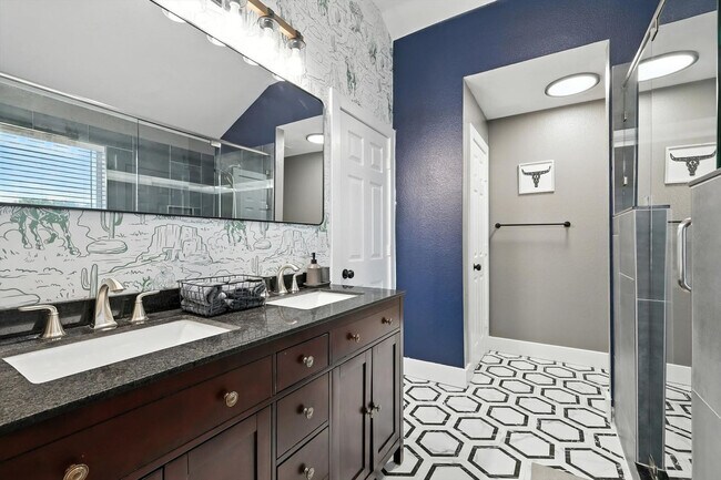 Building Photo - 2516 Castle Pines Dr