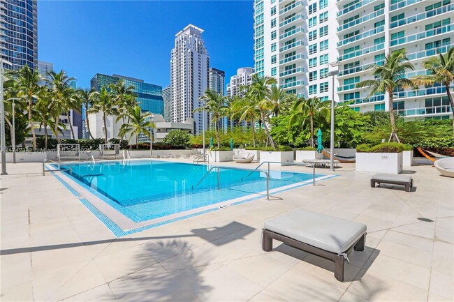 Building Photo - 950 Brickell Bay Dr