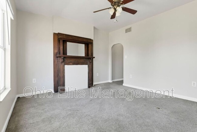 Building Photo - 347 1/2 E Welch Ave