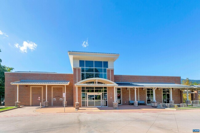 Building Photo - 2018 Larkin Ave