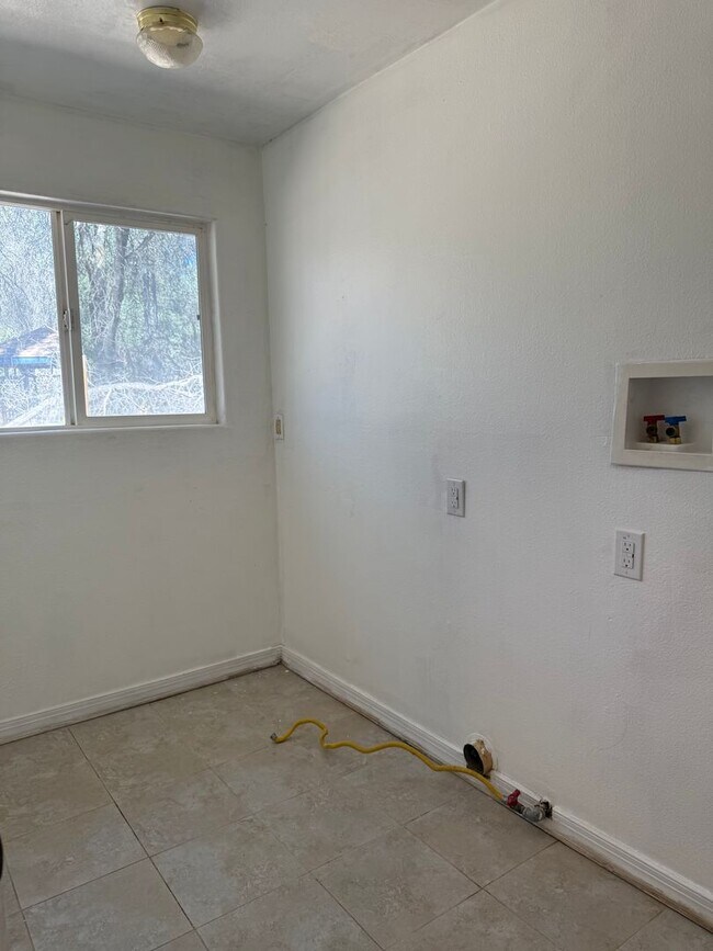 Building Photo - Charming Barndominium Rental with Scenic F...