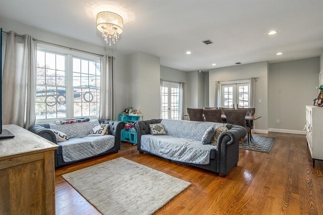 Building Photo - 133 Brunswick St