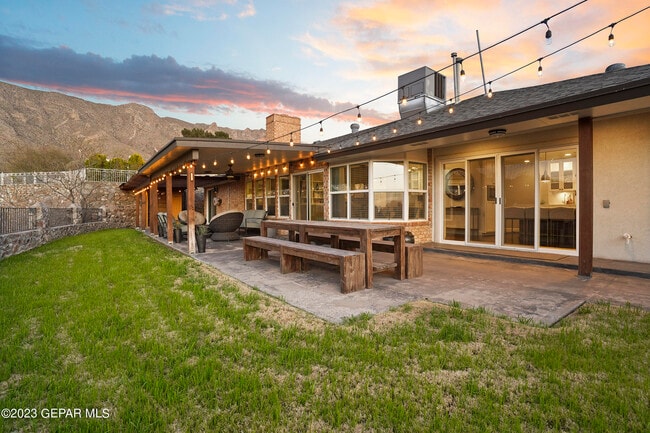 Building Photo - 413 Hollydale Dr