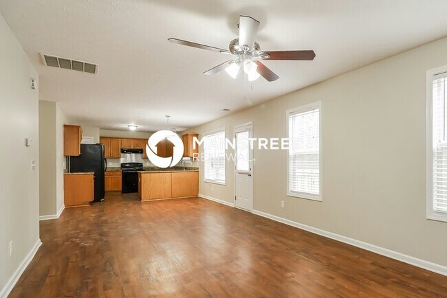 Building Photo - 4 Bedroom Pet-Friendly Home in Lithonia, GA with Main Street Renewal
